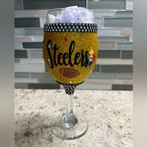 Pittsburgh Steelers themed glitz and glam wine glass 🍷🏈
